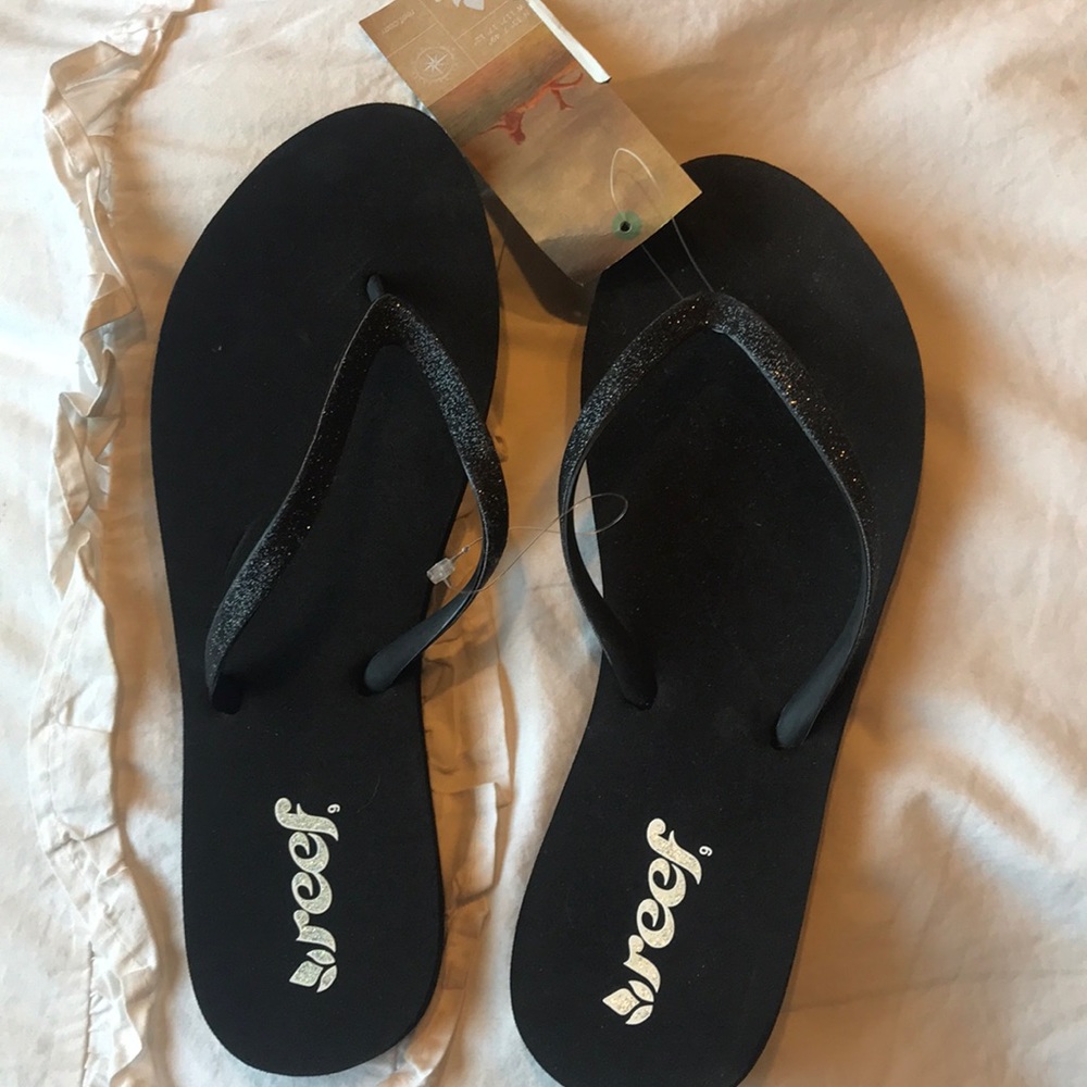 NWT Reef Sandals
